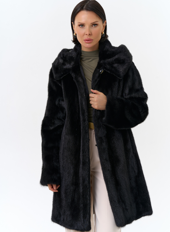 Шуба из норки с капюшоном черного цвета