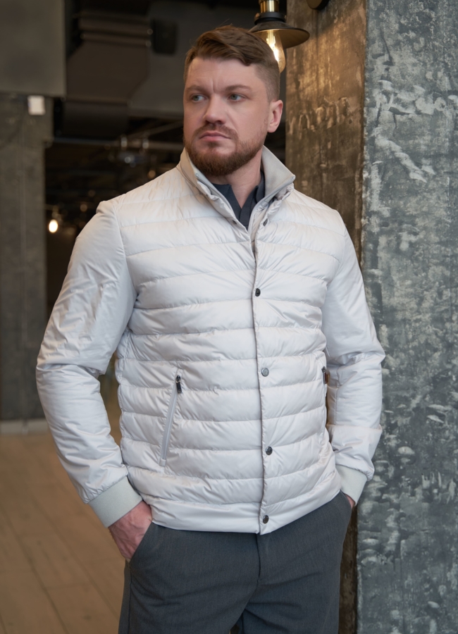 Мужская куртка серого цвета модель № 30210 меха малина