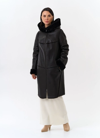 Женская натуральная дубленка с капюшоном фото