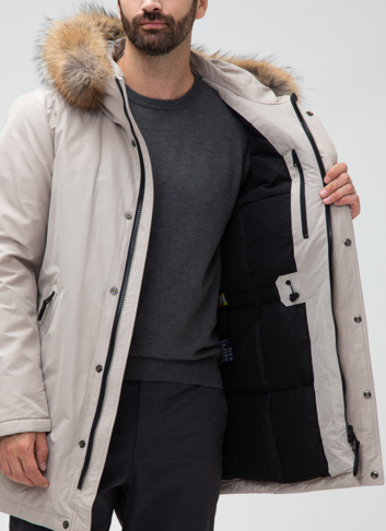 Мужской пуховик с капюшоном из меха енота