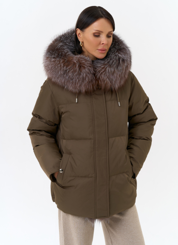 Женский пуховик с отделкой из меха блюфрост