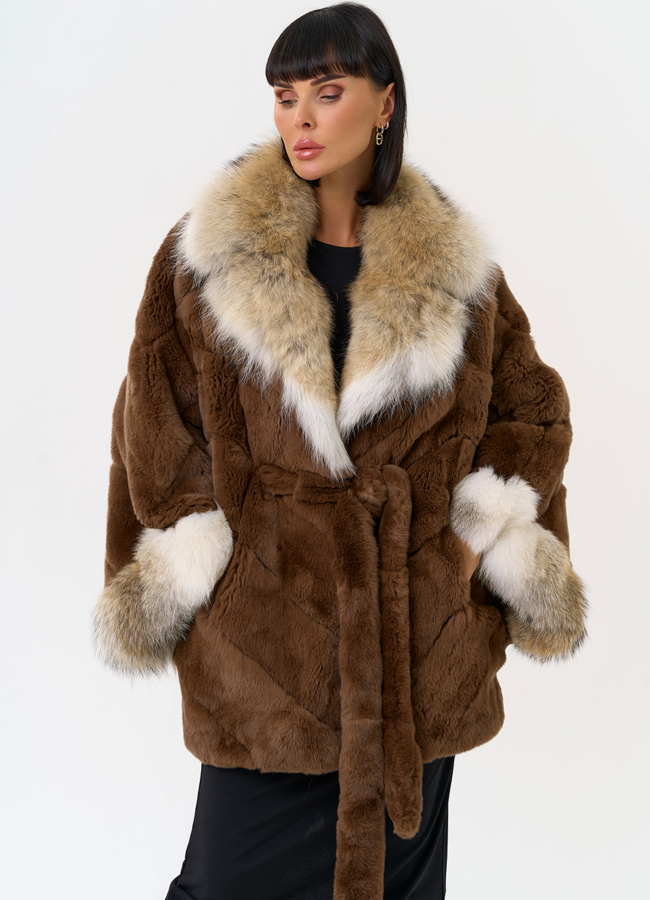 Шуба из кролика с отделкой из меха койота модель № 31680 в кредит