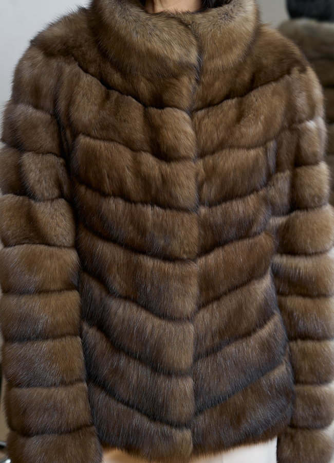 Женская шуба из соболя с воротником стойкой модель № 31774 универмаг малина