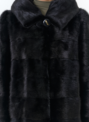Шуба из норки с капюшоном черного цвета