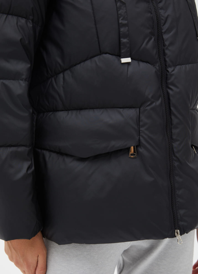 Женский пуховик черного цвета с капюшоном модель № 31143 универмаг малина