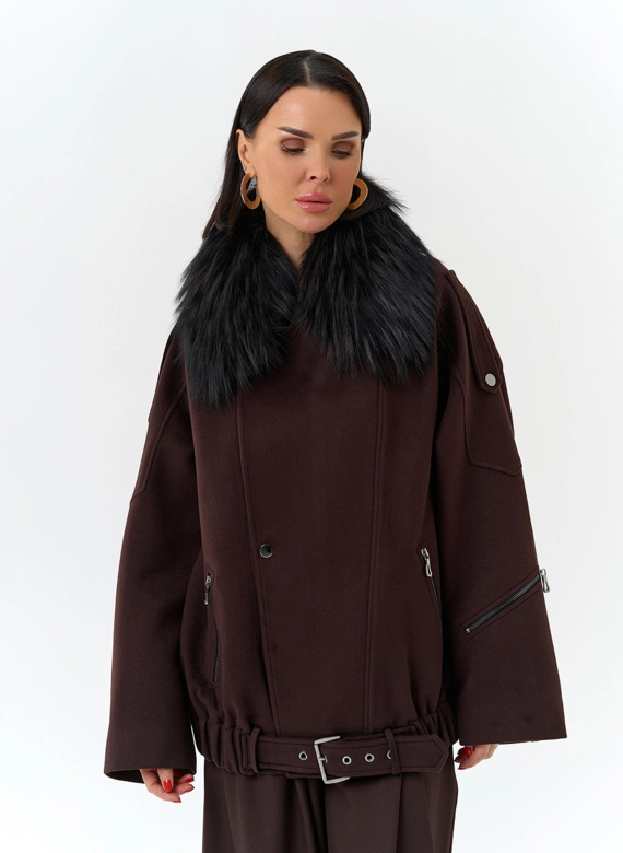 Женское укороченное пальто с отделкой из меха лисы