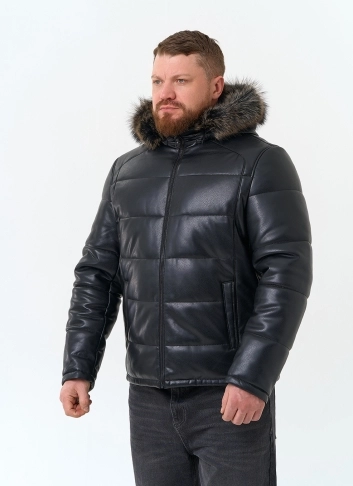 Мужской пуховик из эко кожи с мехом енота на капюшоне фото