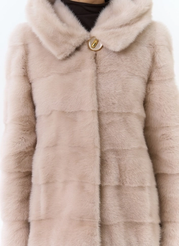 Шуба бежевого цвета из меха норки фото