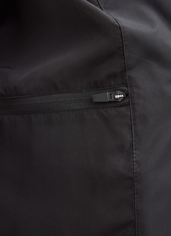 Мужской пуховик черного цвета 