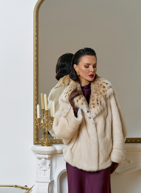 Куртка из меха норки с английским воротником из меха рыси