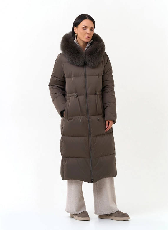 Женский пуховик с мехом песца на капюшоне фото