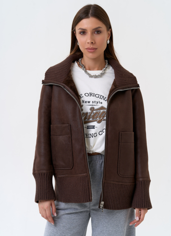 Женский двухсторонний бомбер из эко замши в коричневом цвете