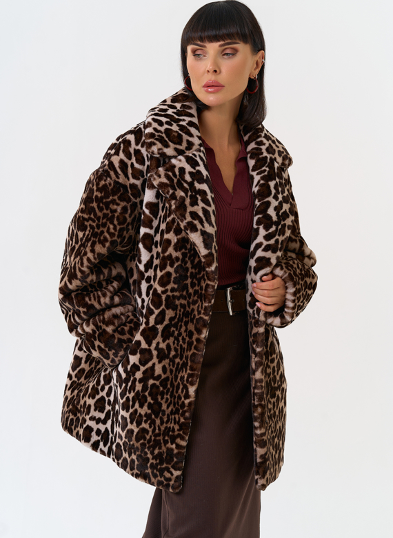 Женская шуба из эко меха с анималистическим принтом