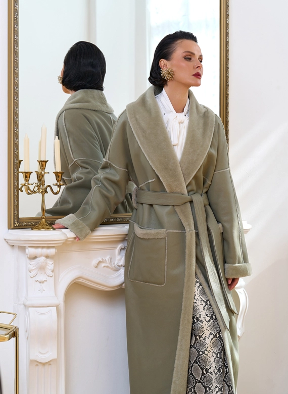 Женская дубленка зеленого цвета фото