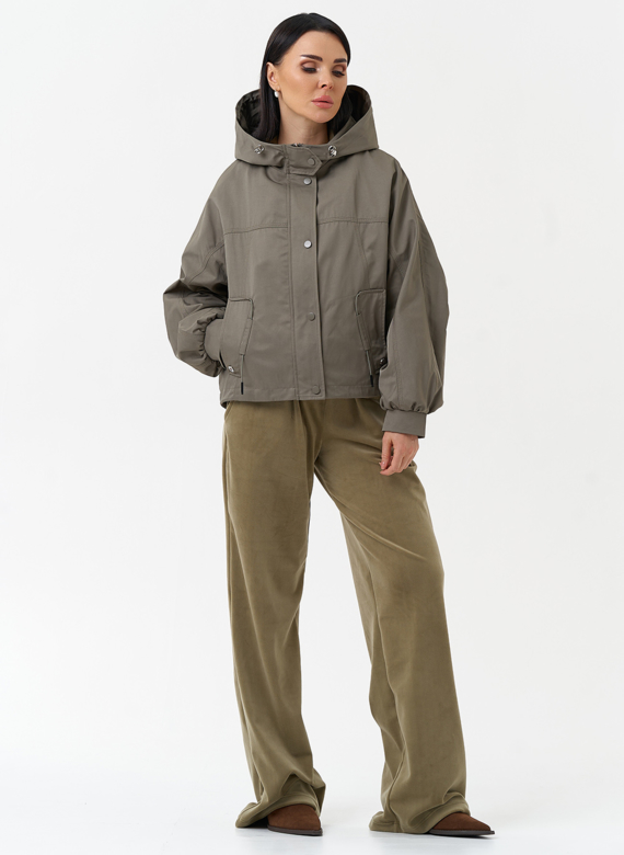 Короткая женская ветровка с капюшоном