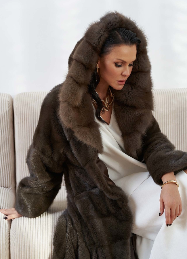 Норковая шуба с отделкой из меха куницы модель № 28667 универмаг малина